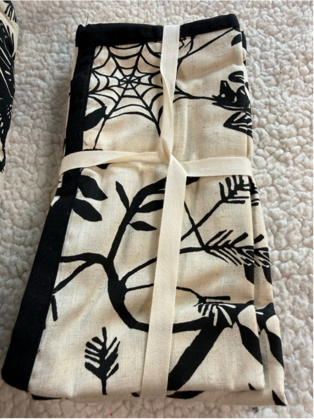West Elm Spooky Toile Runner & 8 Napkins NWT Halloween Goth Augtober - Picture 10 of 12